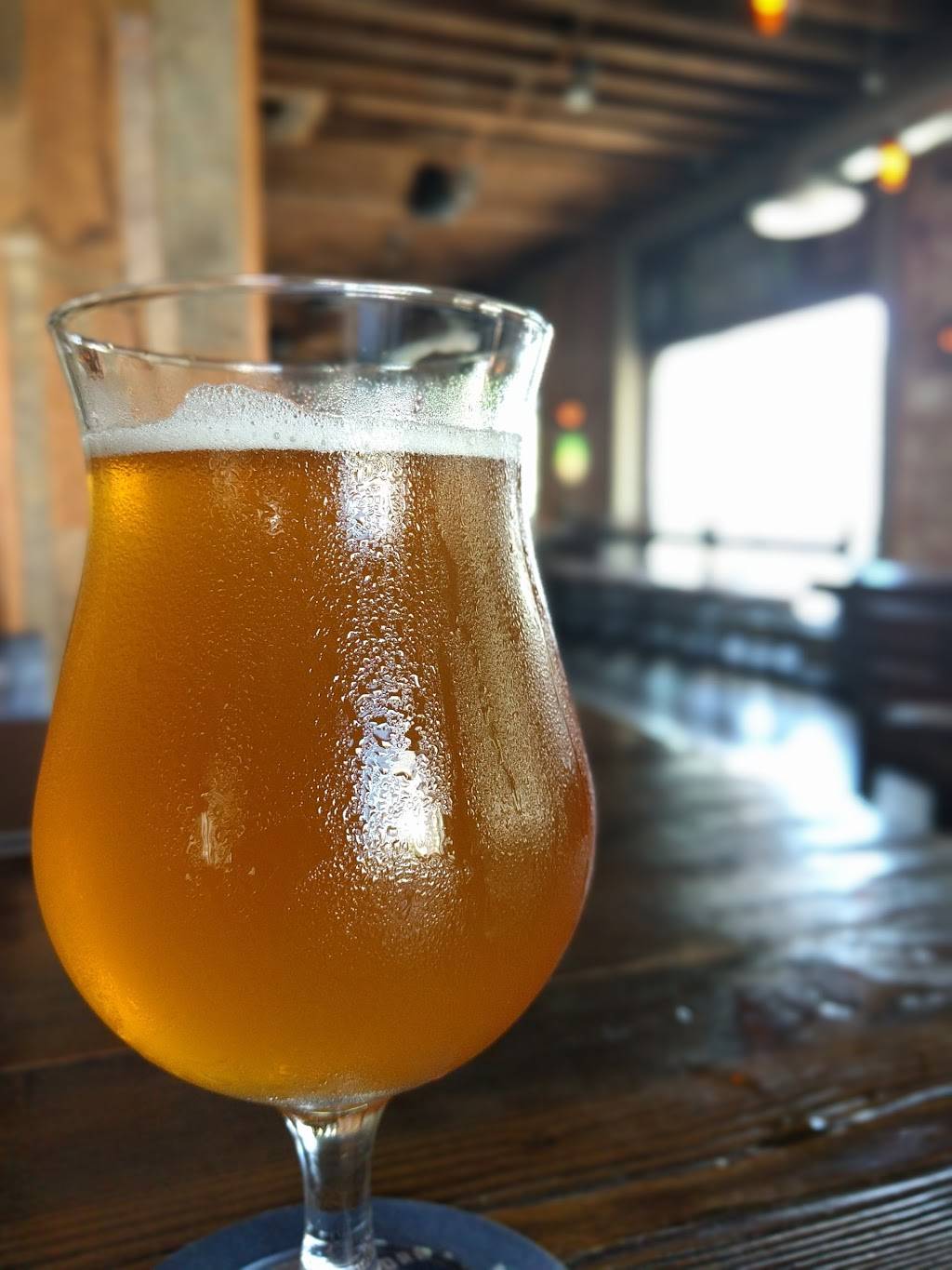 Quad AleHouse | restaurant | 868 Fifth Ave, San Diego, CA 92101, USA | 6192393339 OR +1 619-239-3339