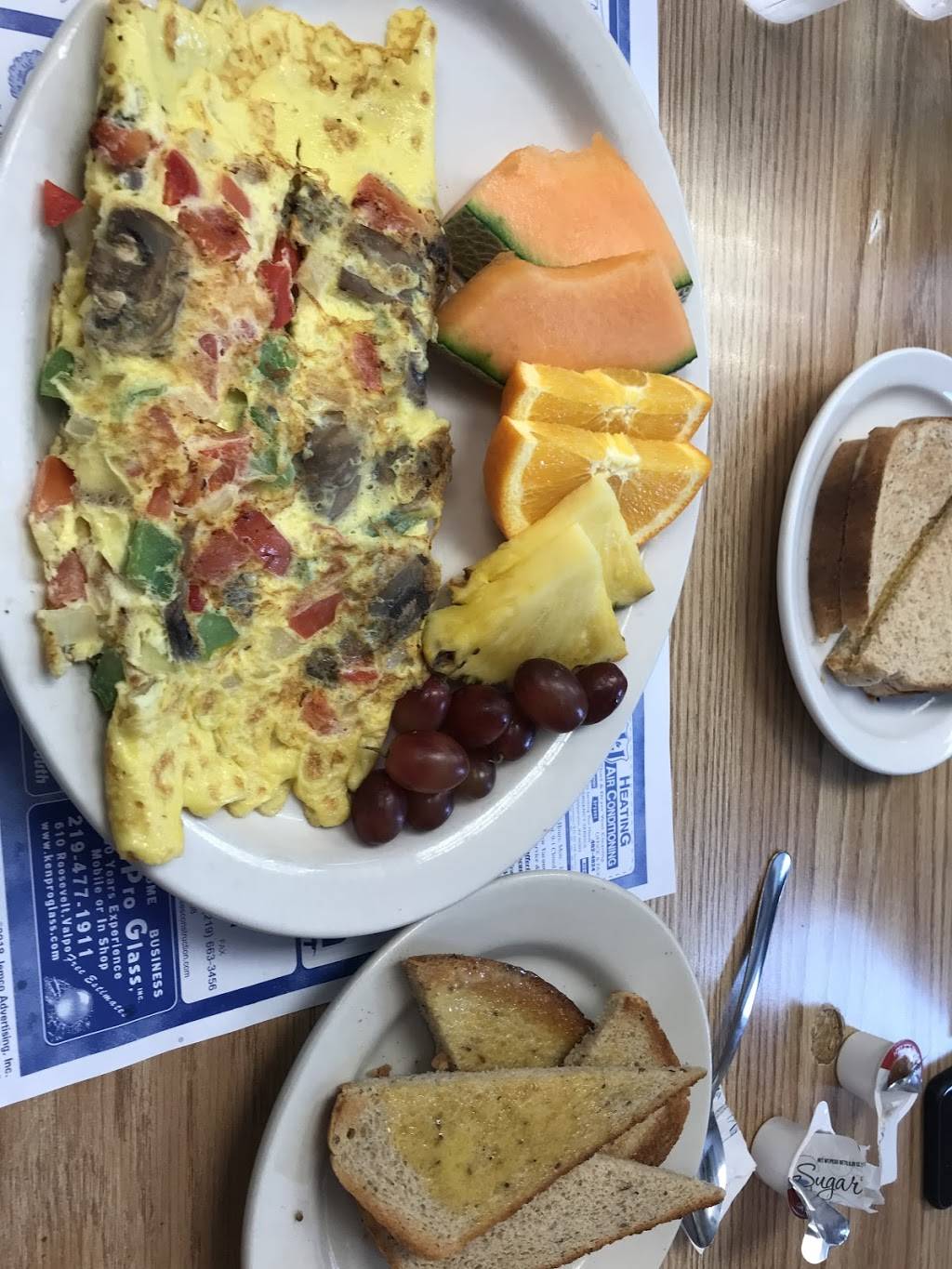 Phil-Bs Cafe | restaurant | 908 Roosevelt Rd, Valparaiso, IN 46385, USA | 2195483100 OR +1 219-548-3100