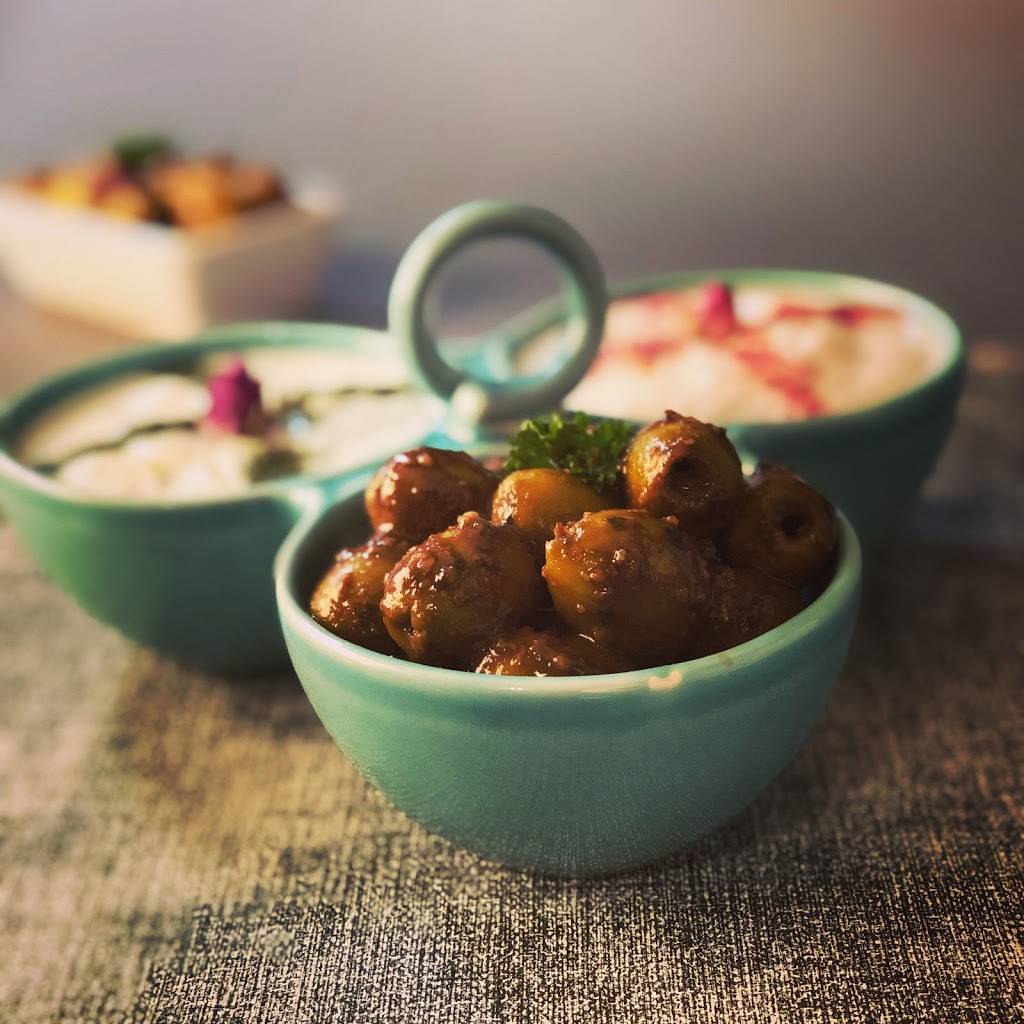 shatter abbas Queens Quay | restaurant | 218 Queens Quay W, Toronto, ON M5J 2Y6, Canada | 4165518010 OR +1 416-551-8010