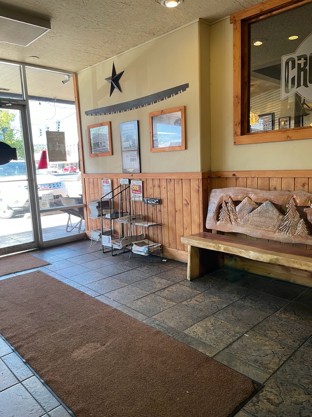 Crossroads BBQ Pit & Pub | restaurant | 121 NE 3rd St, Prineville, OR 97754, USA | 5414473335 OR +1 541-447-3335