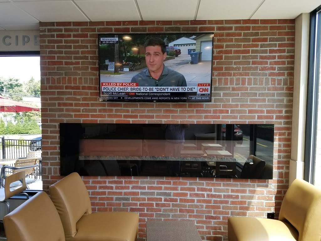 Wendys | restaurant | 460 West Putnam Avenue, Greenwich, CT 06830, USA | 2038699885 OR +1 203-869-9885