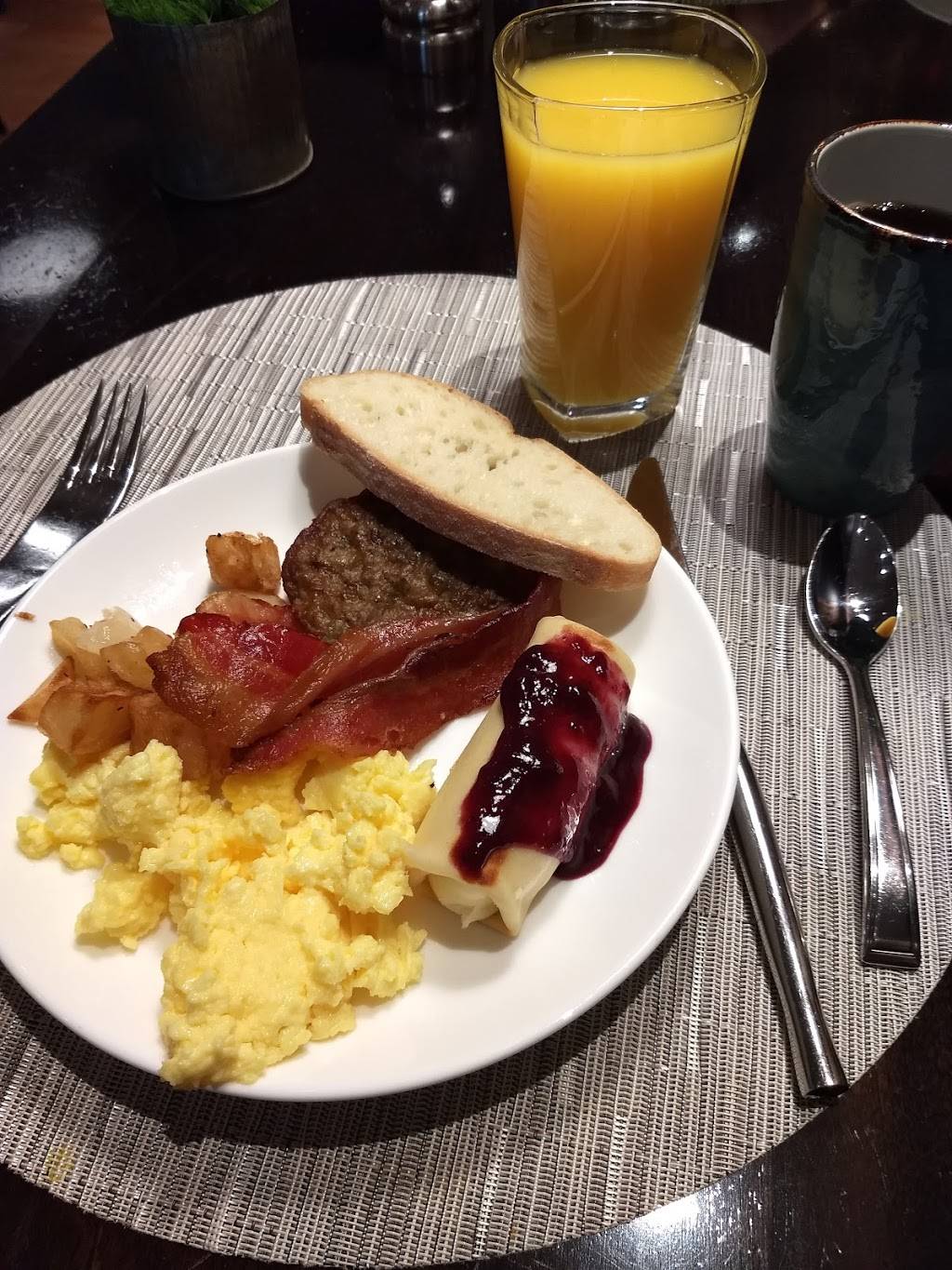 The Ashburn Restaurant | restaurant | 5300 N River Rd, Rosemont, IL 60018, USA | 8474474275 OR +1 847-447-4275