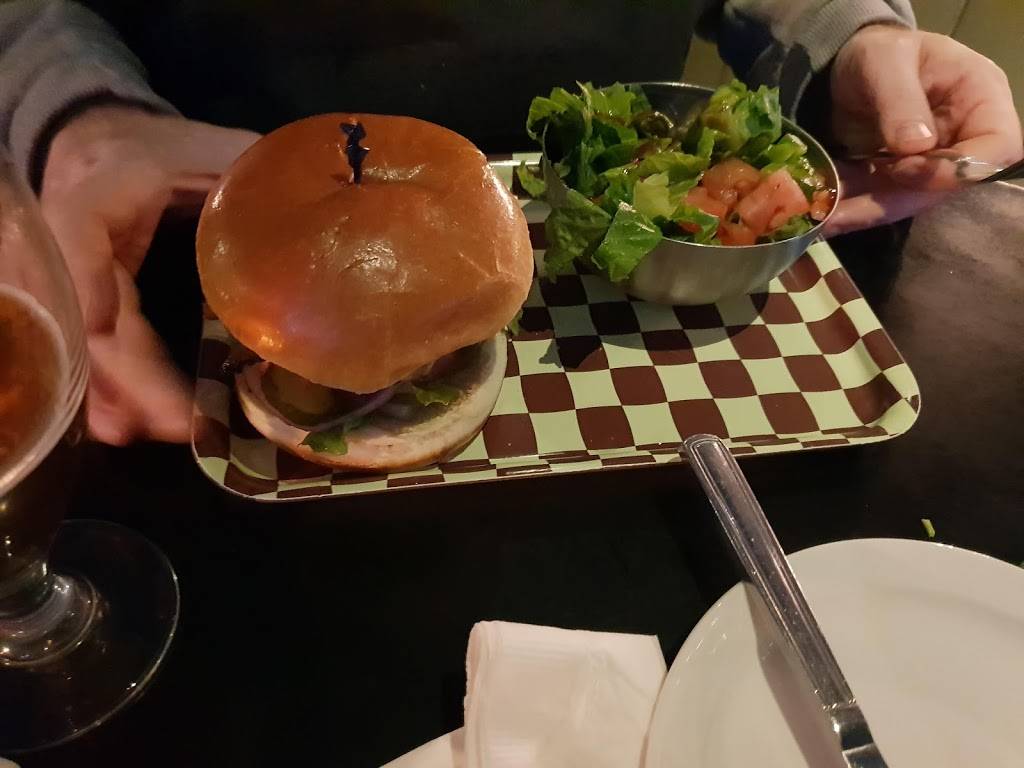 Roosters | restaurant | 477 Grove St E, Barrie, ON L4M 6M3, Canada | 7057281771 OR +1 705-728-1771