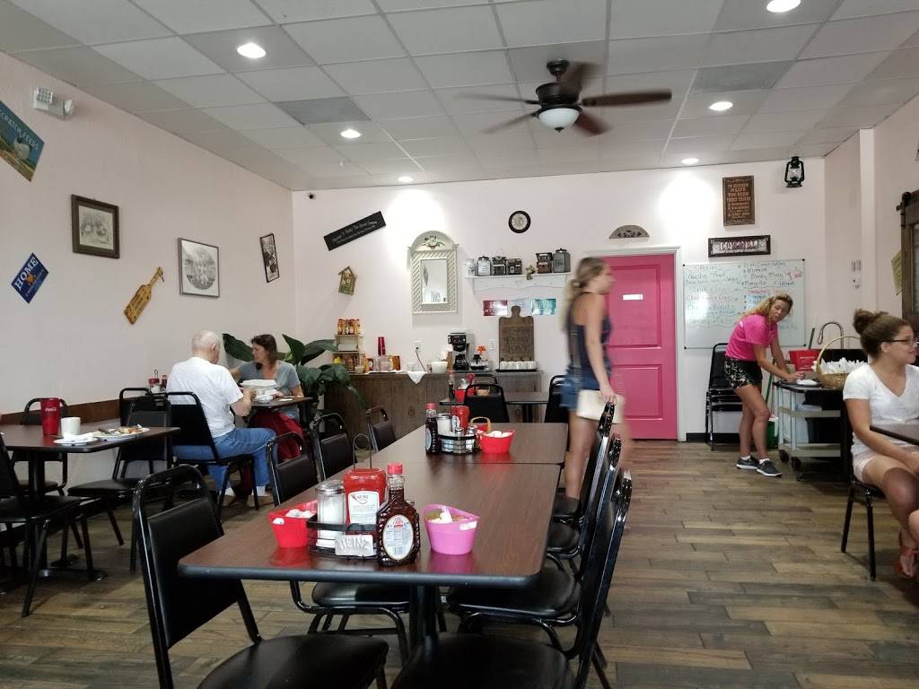 Southern Charm Cafe | restaurant | 8501 Astronaut Blvd, Port Canaveral Astronaut Blvd, Port Canaveral, FL 32920, USA | 3216133800 OR +1 321-613-3800
