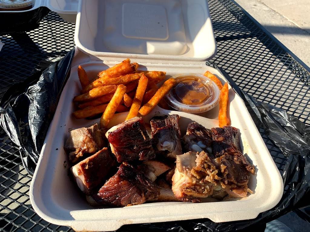 Smoke in the Pit | restaurant | 3733 Chicago Ave, Minneapolis, MN 55407, USA | 6123153145 OR +1 612-315-3145