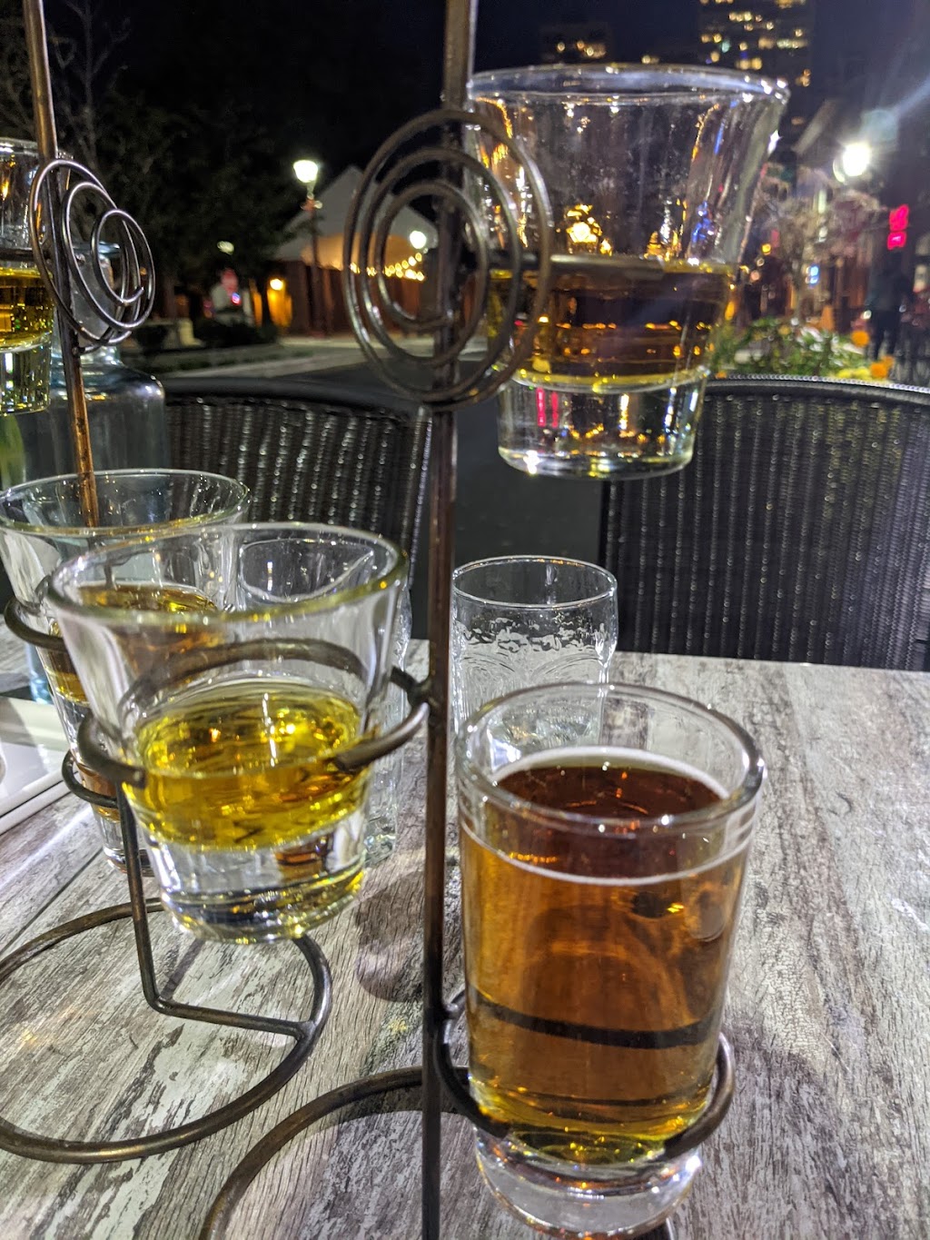 The Twisted Tail | restaurant | 509 S 2nd St, Philadelphia, PA 19147, USA | 2155582471 OR +1 215-558-2471