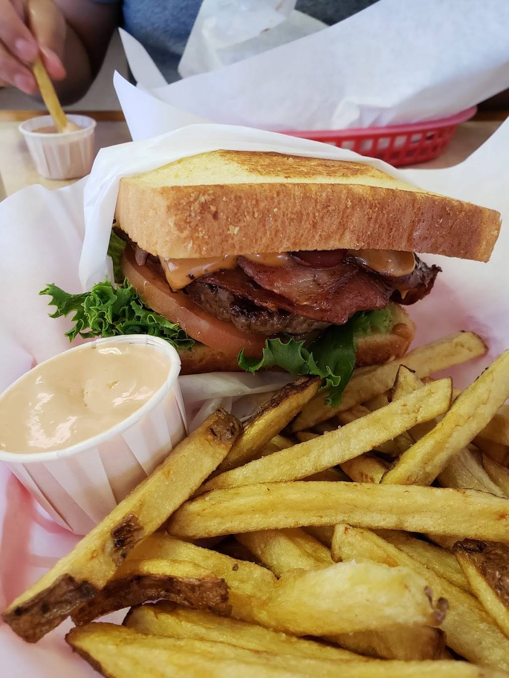 Giant Burger | restaurant | 3760 Main St, Springfield, OR 97478, USA | 5417473399 OR +1 541-747-3399