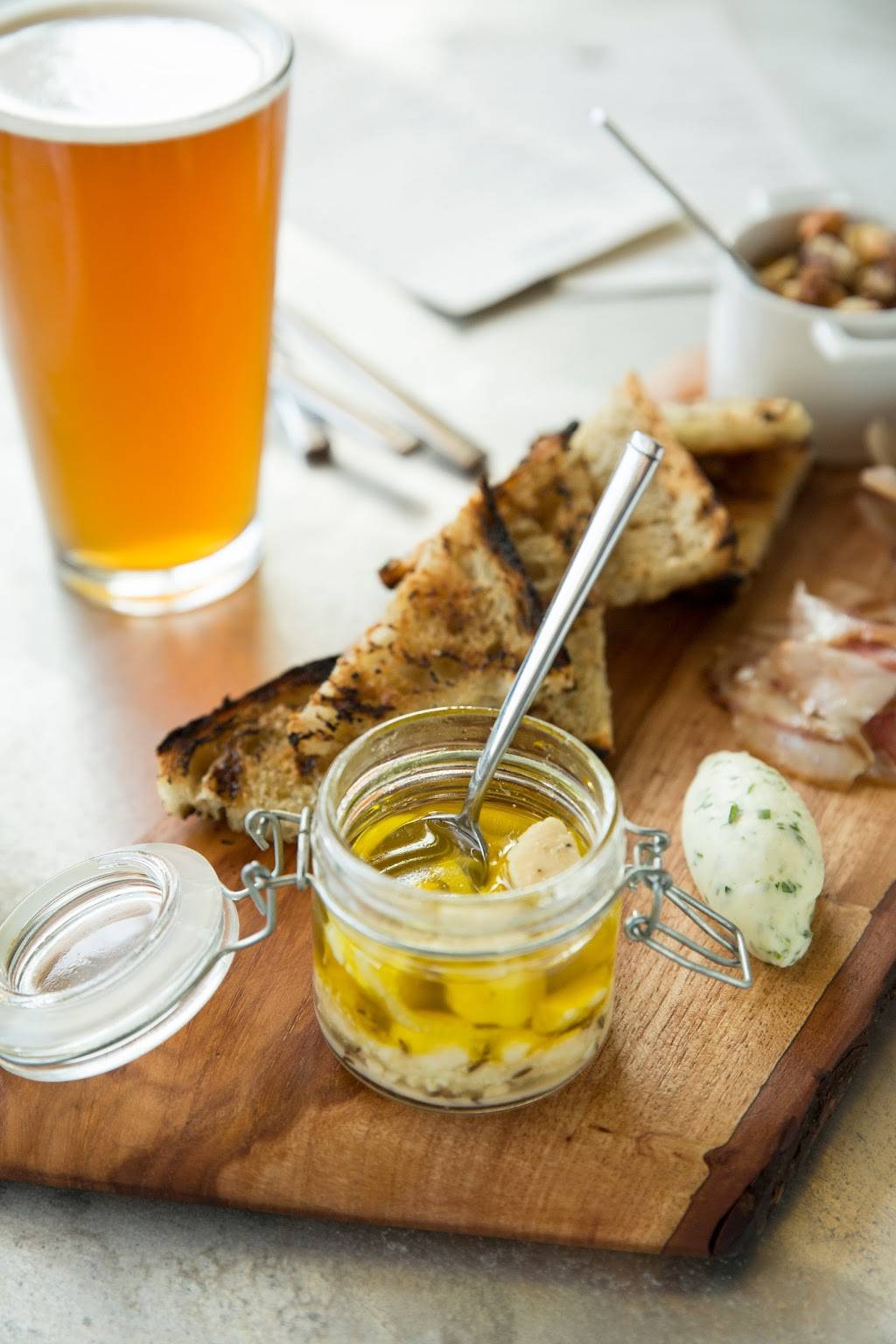 Small Brewpub | restaurant | 333 W Jefferson Blvd, Dallas, TX 75208, USA | 9728631594 OR +1 972-863-1594