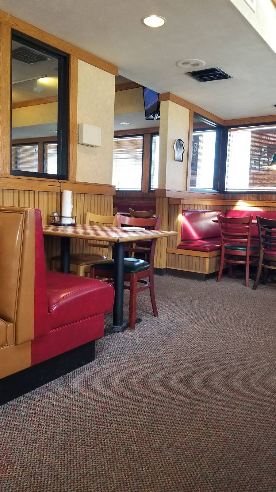 Pizza Hut | restaurant | 544 Water St, Chardon, OH 44024, USA | 4402854454 OR +1 440-285-4454