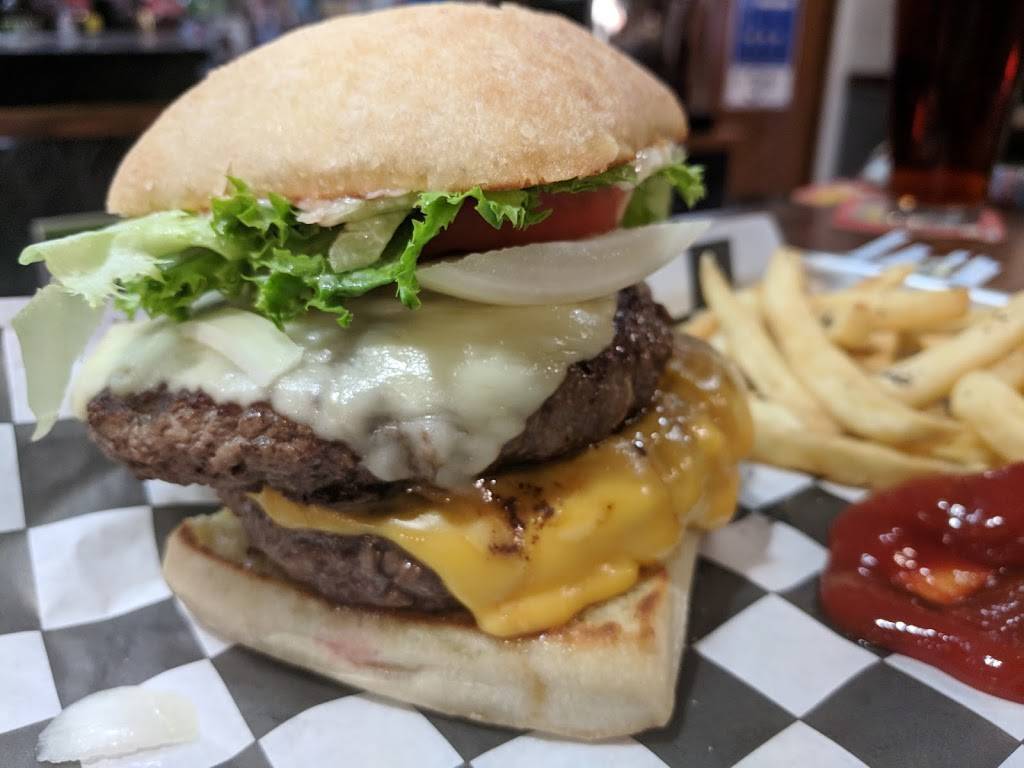 CJs Sports Grill | restaurant | 201 N Mable St, Pinconning, MI 48650, USA | 9892002255 OR +1 989-200-2255