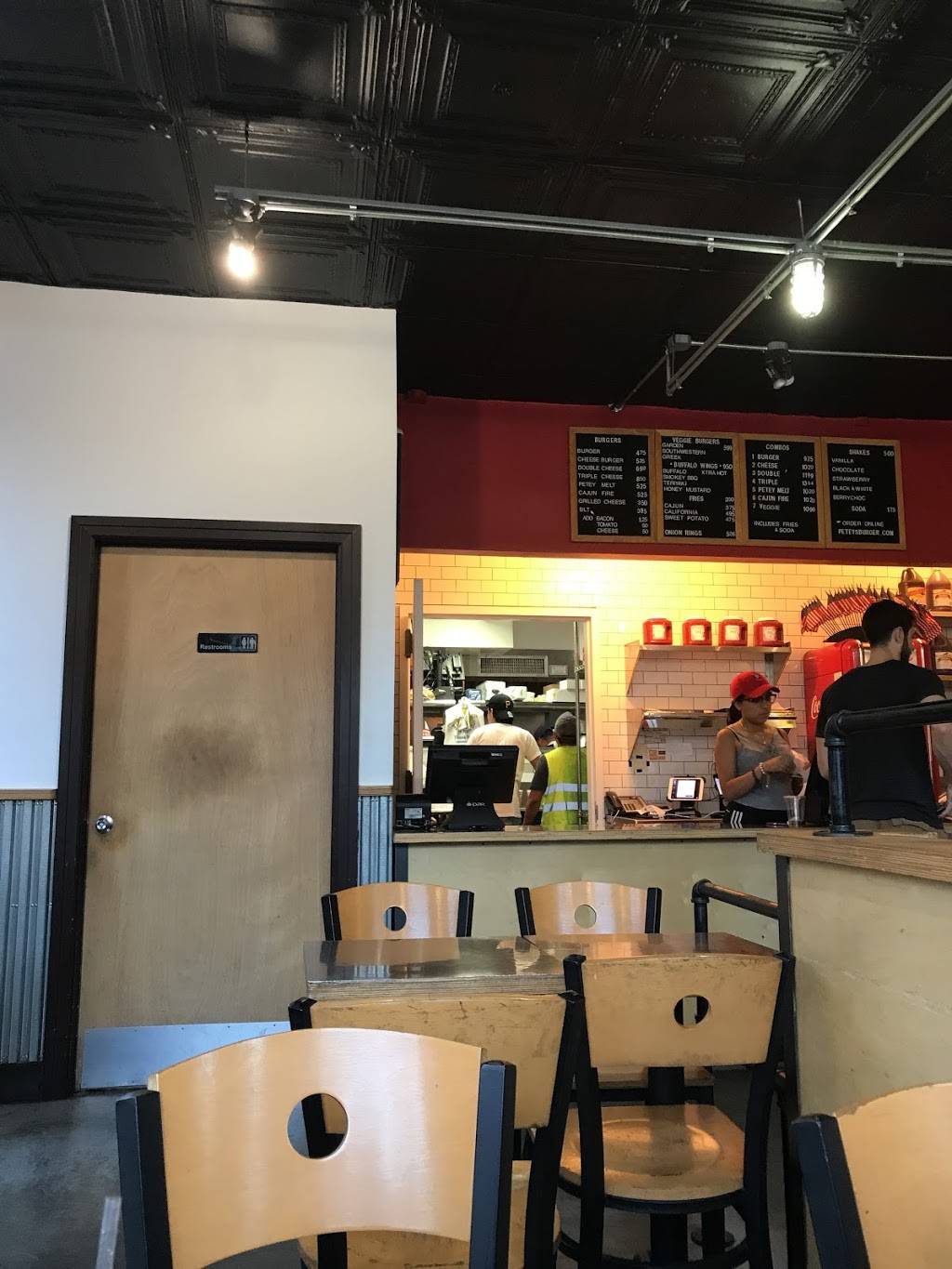 PETEYS BURGER | restaurant | 46-46 Vernon Blvd, Long Island City, NY 11101, USA | 7189374040 OR +1 718-937-4040