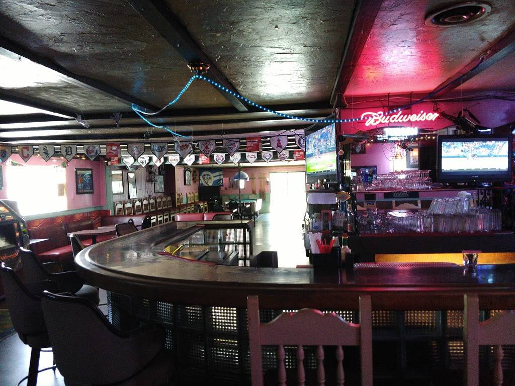 Runway Bar & Grill | restaurant | 2101 S Alvernon Way, Tucson, AZ 85711, USA | 5207906788 OR +1 520-790-6788