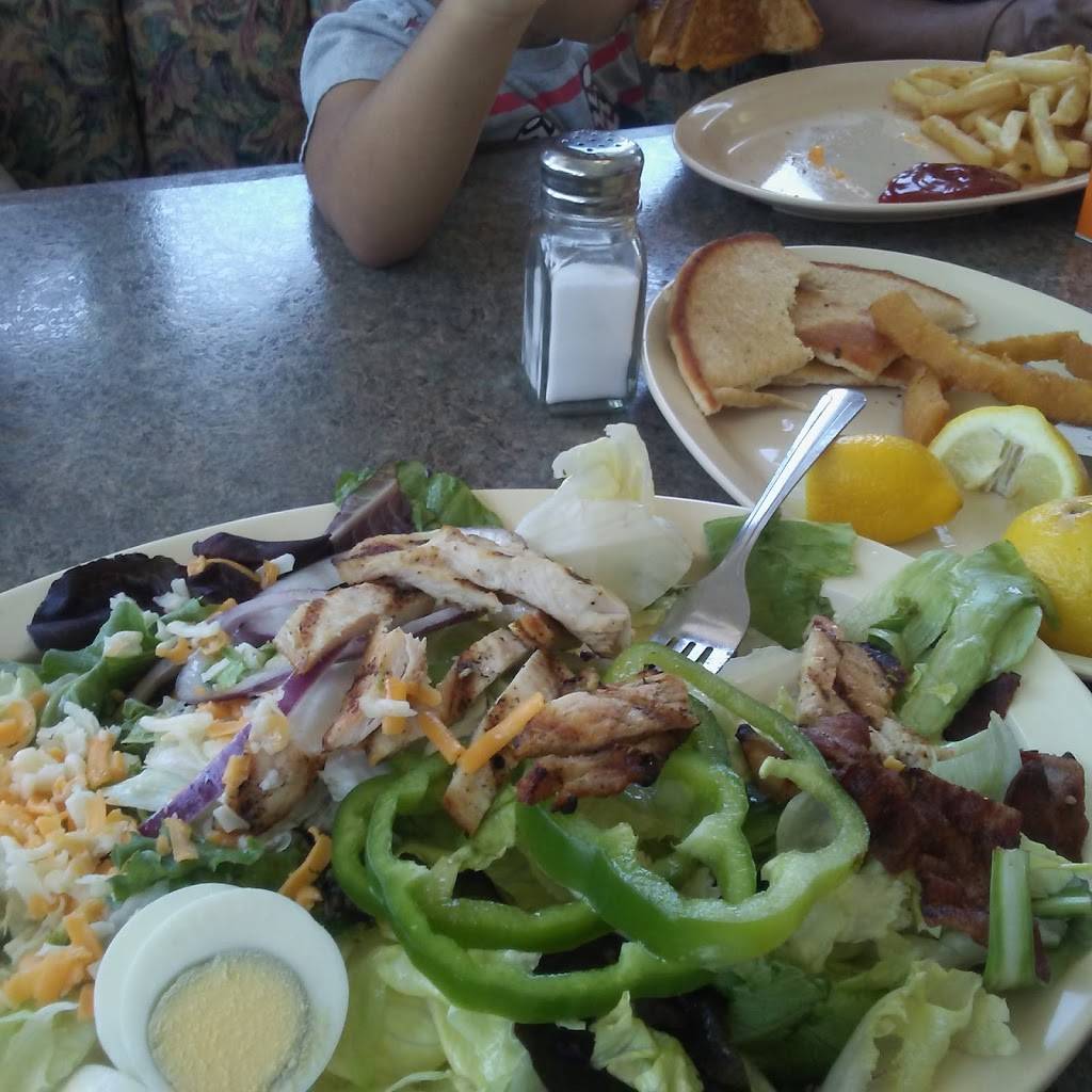 Toms Famous Burgers 11 | restaurant | 8121 State St, South Gate, CA 90280, USA | 3235631717 OR +1 323-563-1717