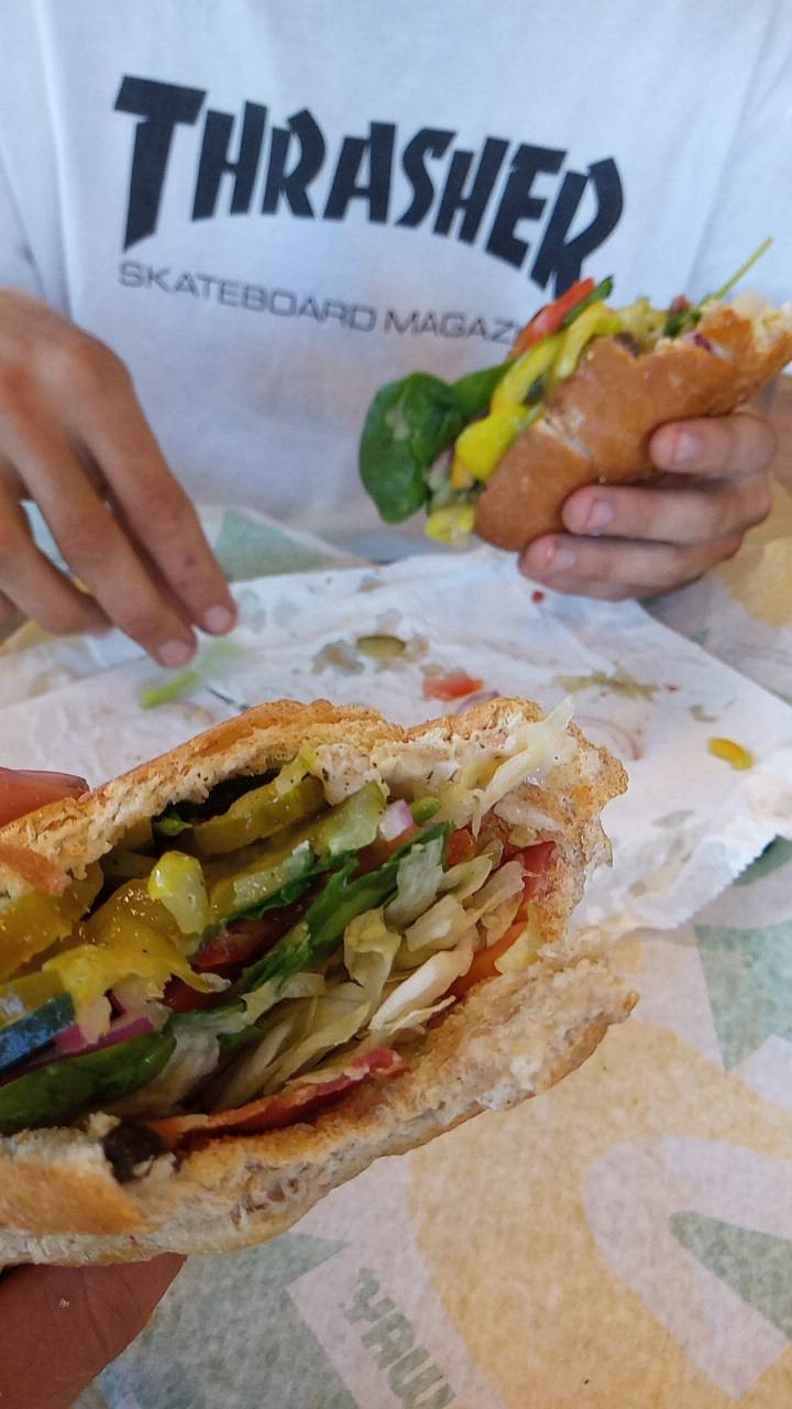 Subway | meal takeaway | 4209 E Blue Pkwy, Kansas City, MO 64130, USA | 8169234949 OR +1 816-923-4949