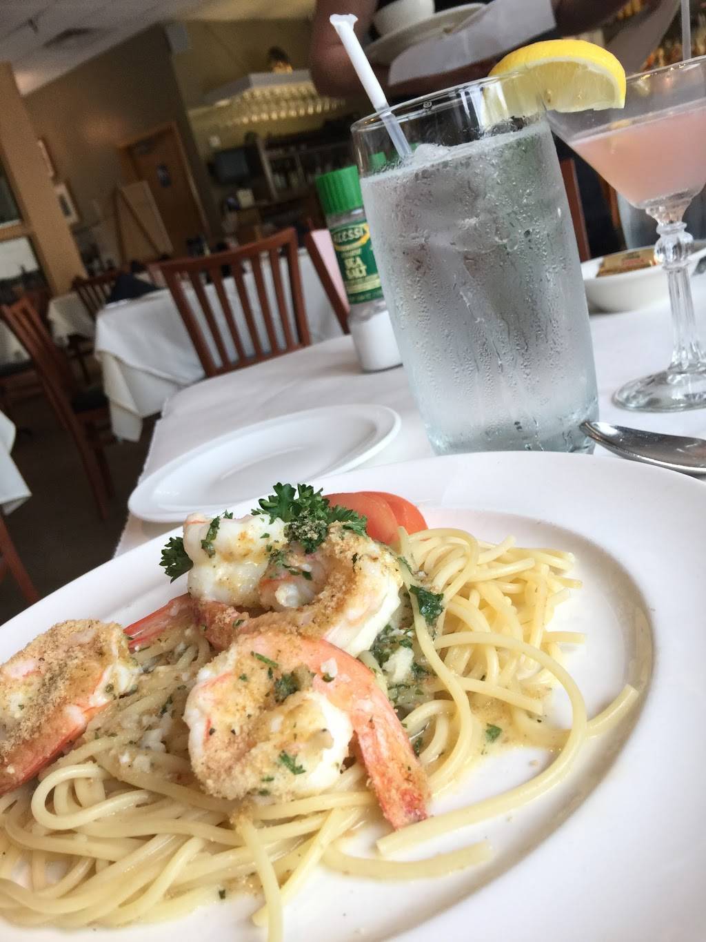 Circles | restaurant | 13002 N Dale Mabry Hwy, Tampa, FL 33618, USA | 8139690001 OR +1 813-969-0001