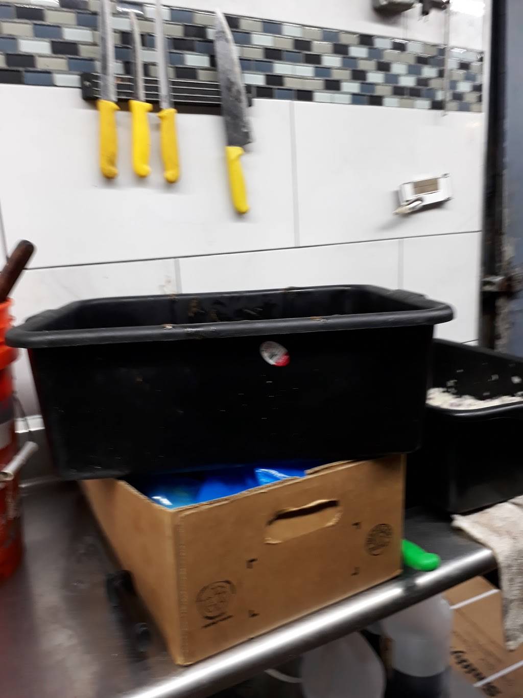 Johns Fried Chicken | restaurant | 512 W 207th St, New York, NY 10034, USA | 2125676489 OR +1 212-567-6489