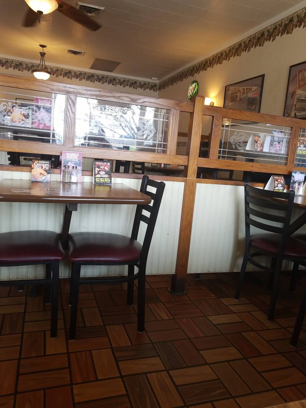 Lees Famous Recipe Chicken | restaurant | 1456 Celina Rd, St Marys, OH 45885, USA | 4193948449 OR +1 419-394-8449