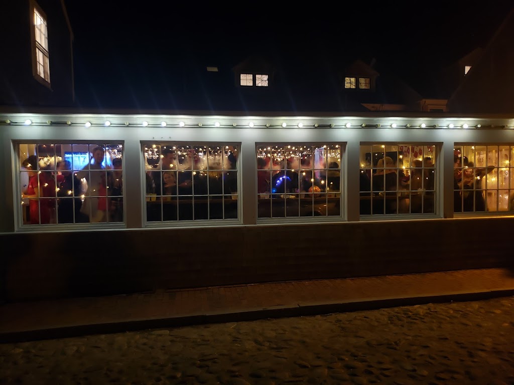 The Gaslight | restaurant | 3 N Union St, Nantucket, MA 02554, USA | 5082286464 OR +1 508-228-6464