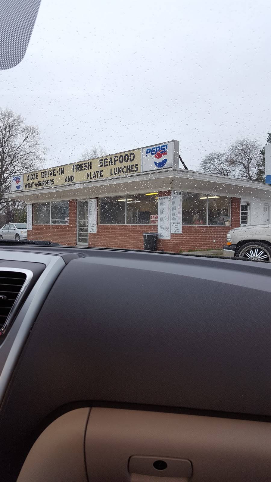 Dixie Drive-in | restaurant | 1920 E 5th St, Lumberton, NC 28358, USA | 9107388118 OR +1 910-738-8118