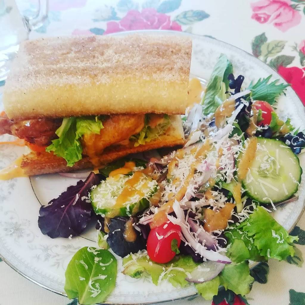 The Lemon Bar | restaurant | 95 E Pine St, Zionsville, IN 46077, USA | 3173440472 OR +1 317-344-0472