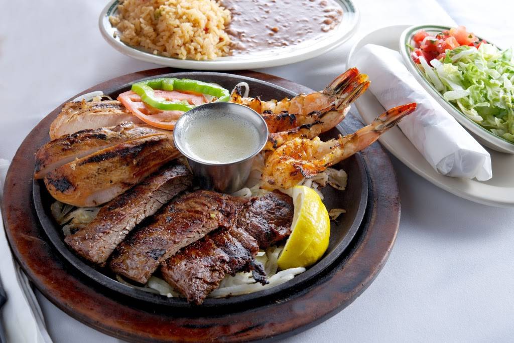Superior Grill | restaurant | 3636 St Charles Ave, New Orleans, LA 70115, USA | 5048994200 OR +1 504-899-4200
