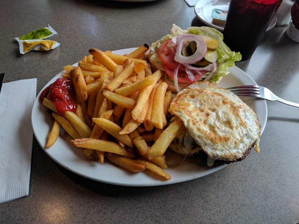 Captain Robins Family Restaurant | restaurant | 111 Lakeshore Rd W, Mississauga, ON L5H 2E3, Canada | 9052749111 OR +1 905-274-9111