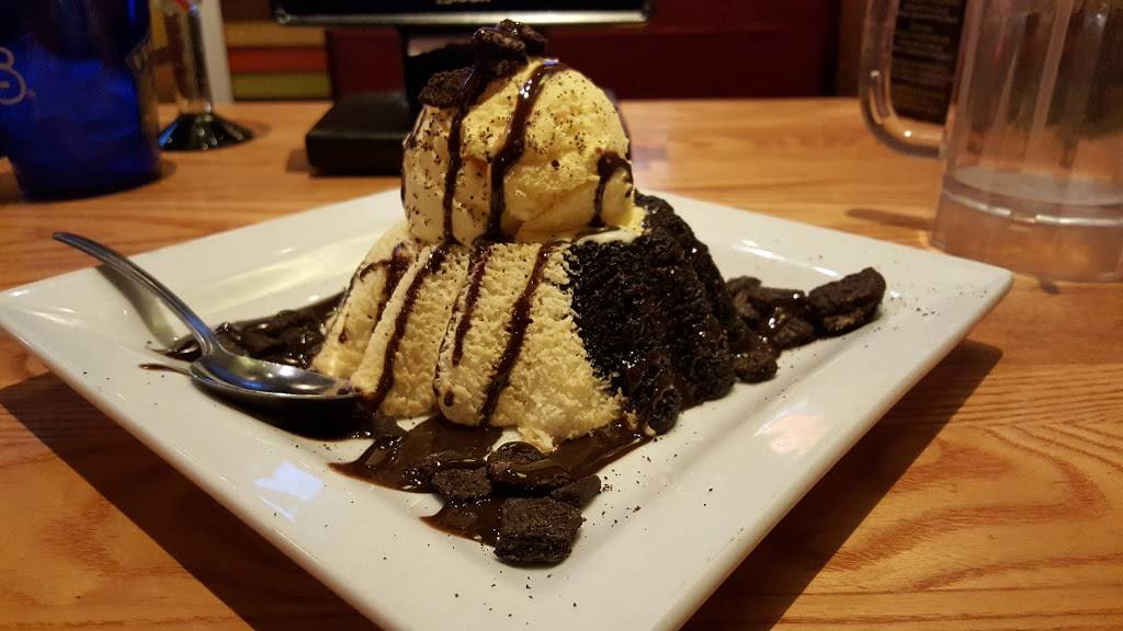 Chilis Grill & Bar | restaurant | 3451 Tower Rd, Aurora, CO 80011, USA | 3033751550 OR +1 303-375-1550