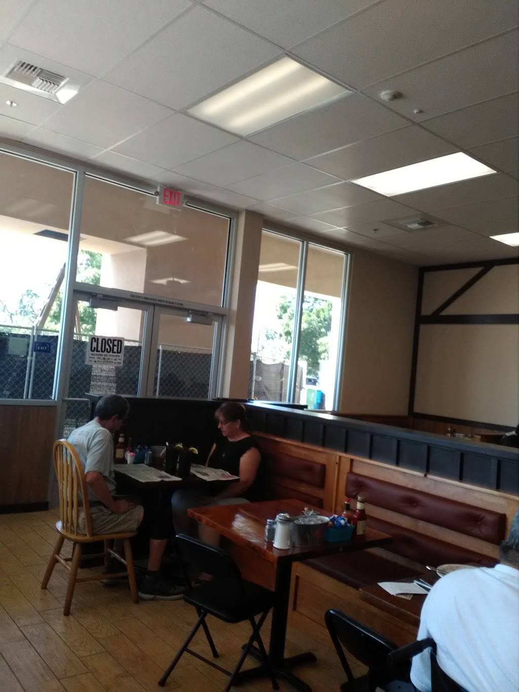 BJs Kountry Kitchen | restaurant | 4065 E Ashlan Ave, Fresno, CA 93726, USA | 5592225206 OR +1 559-222-5206