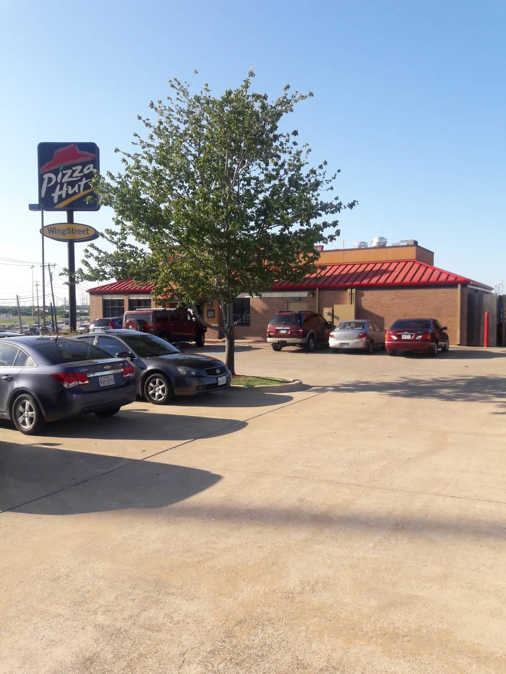 Pizza Hut | restaurant | 16080 Lyndon B Johnson Fwy, Mesquite, TX 75150, USA | 9726814295 OR +1 972-681-4295
