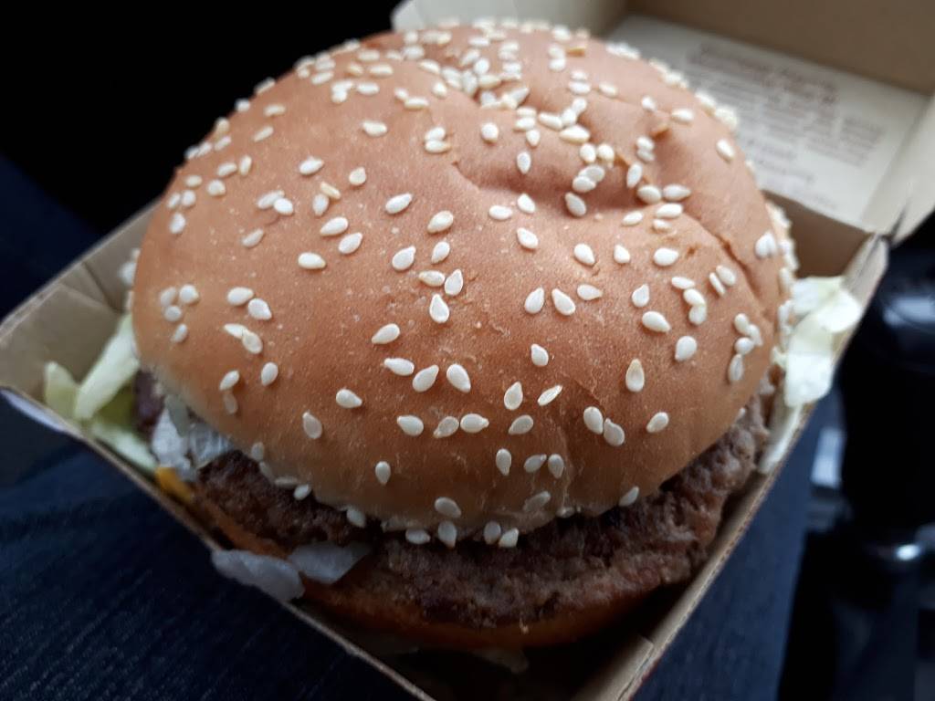 McDonalds | cafe | 305 Boulevard Sir-Wilfrid-Laurier, Beloeil, QC J3G 4H3, Canada | 4504642740 OR +1 450-464-2740