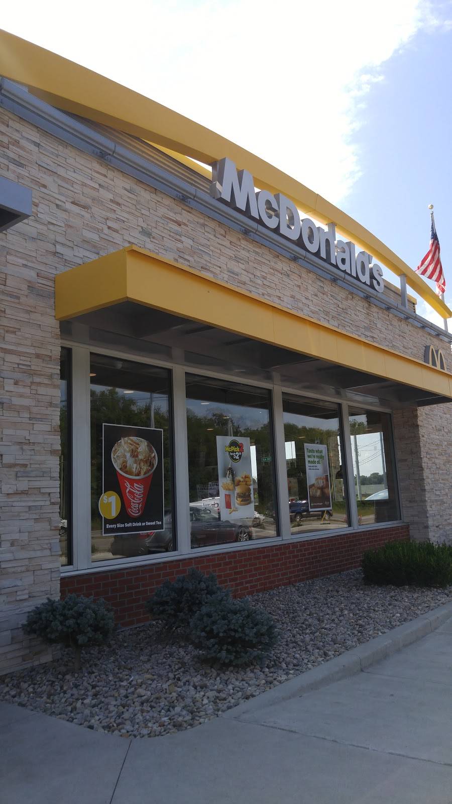 McDonalds | cafe | 5506 IN-62, Jeffersonville, IN 47130, USA | 8122845380 OR +1 812-284-5380