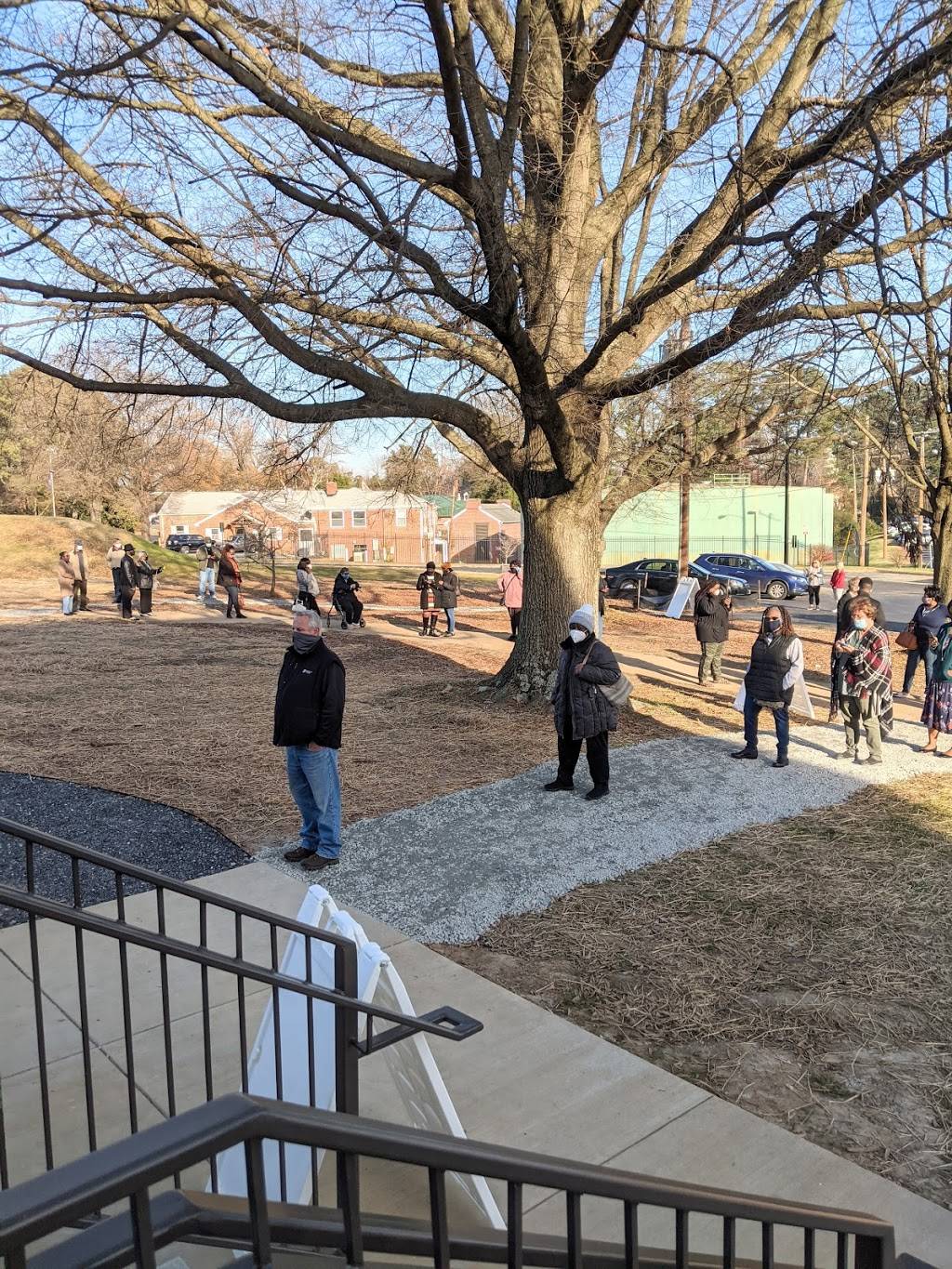 Ukrops Market Hall | restaurant | 7250 Patterson Ave, Richmond, VA 23229, USA | 8043403040 OR +1 804-340-3040