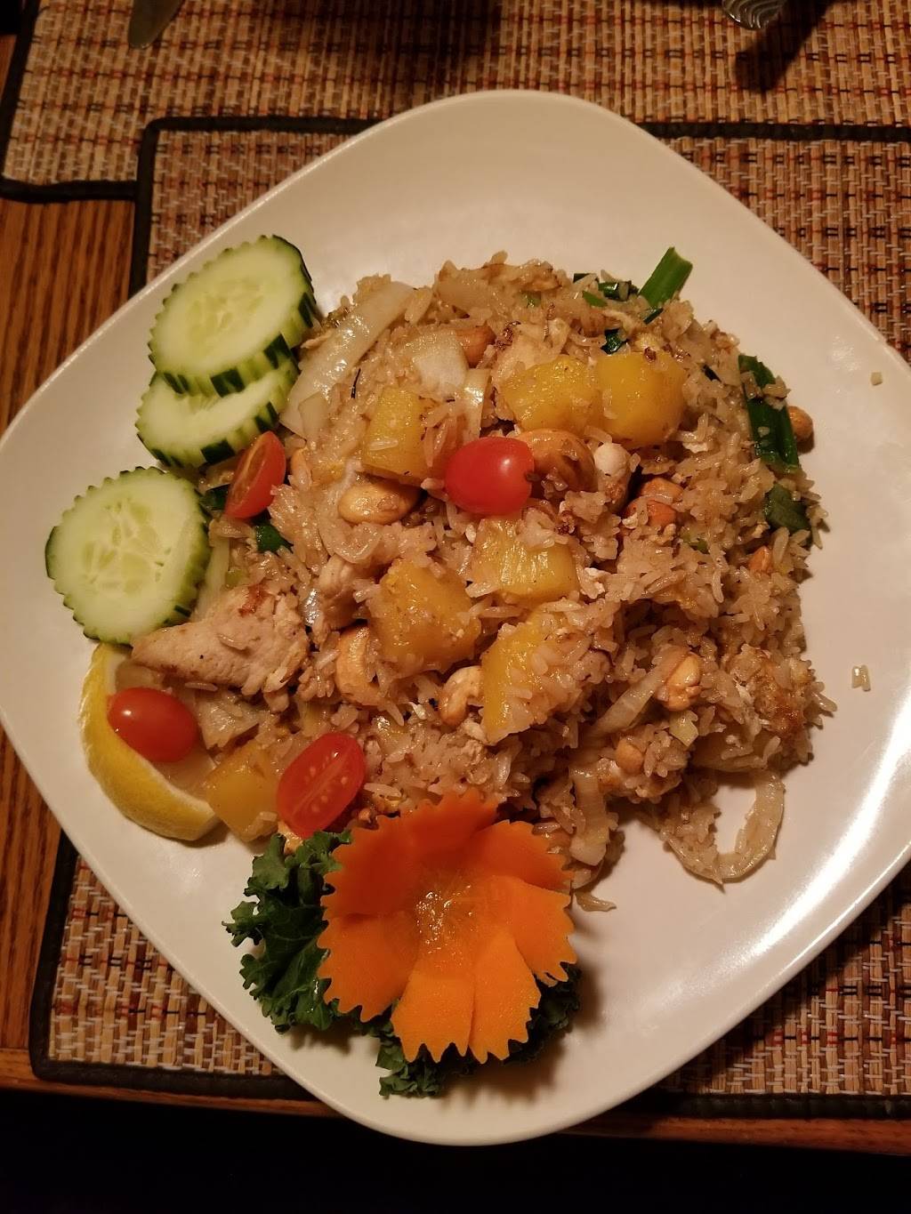 Lemongrass | restaurant | 125 Main St, New Paltz, NY 12561, USA | 8456338678 OR +1 845-633-8678