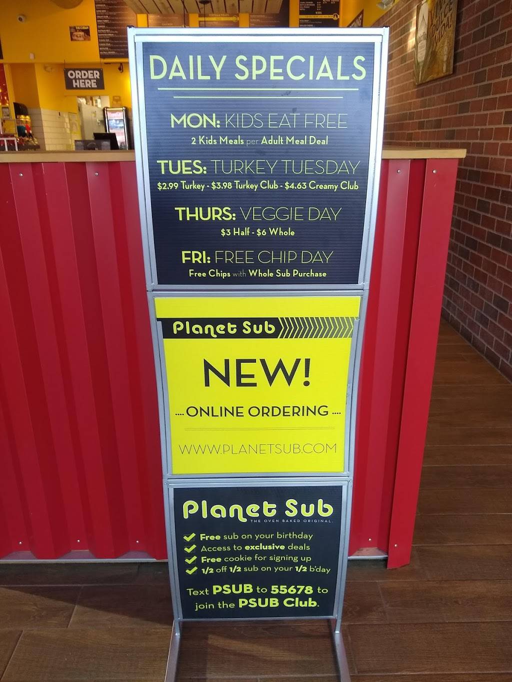 Planet Sub | restaurant | 921 E Lincoln Ln, Gardner, KS 66030, USA | 9136051068 OR +1 913-605-1068