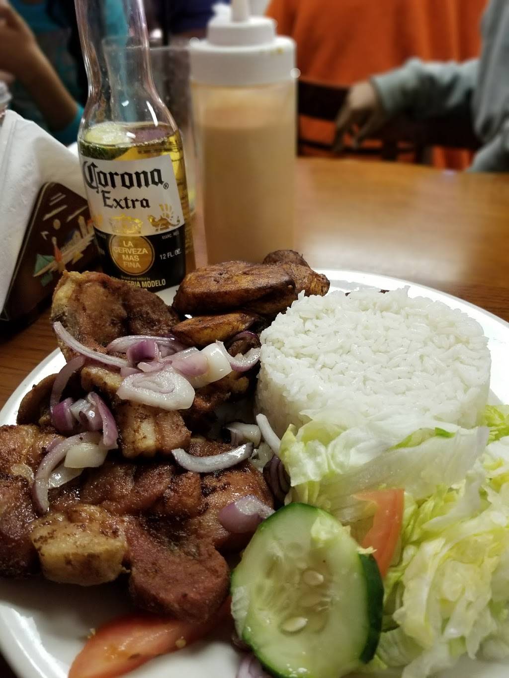 La Esquina Del Mofongo | restaurant | 236 Kimberly Ave, New Haven, CT 06519, USA | 2037727894 OR +1 203-772-7894