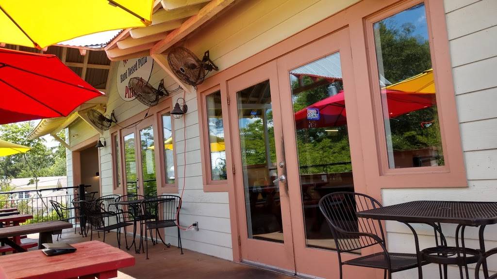 McClains Pizzeria | restaurant | 115 Girod St, Mandeville, LA 70448, USA | 9857780955 OR +1 985-778-0955