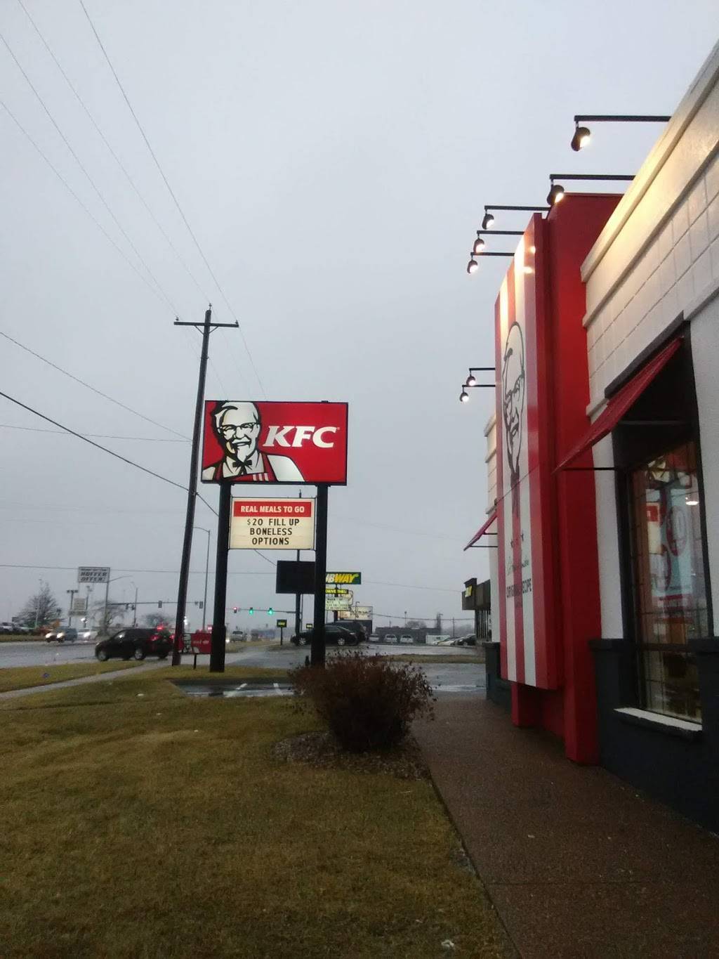 KFC | restaurant | 3211 Topeka Avenue, Topeka, KS 66611, USA | 7852668804 OR +1 785-266-8804