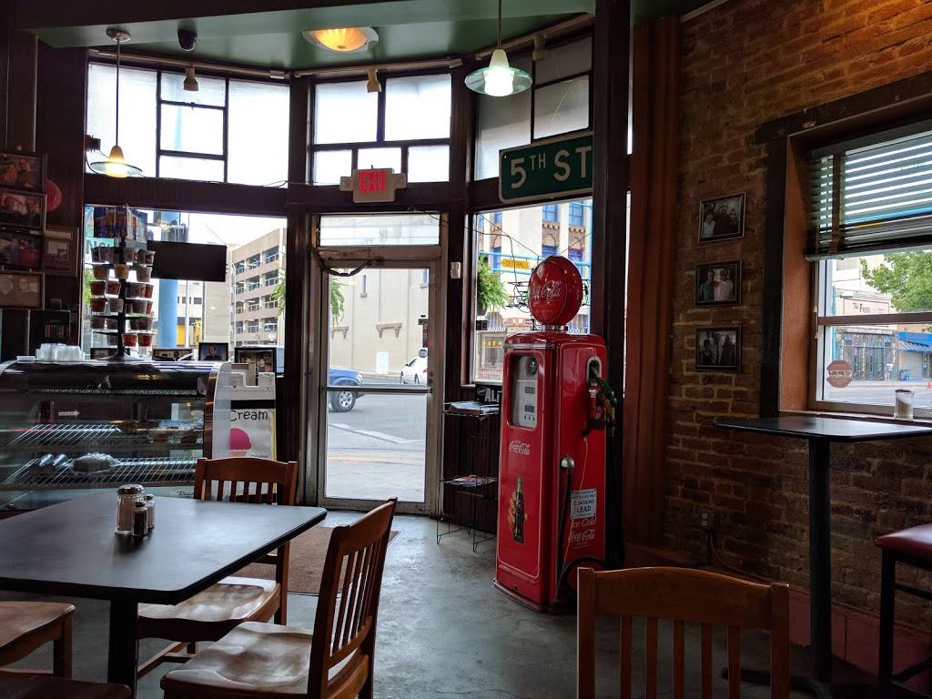 Lindys Diner | restaurant | 500 Central Ave SW #3114, Albuquerque, NM 87102, USA | 5052422582 OR +1 505-242-2582