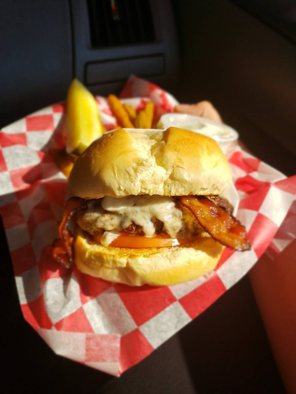 The Drive In Restaurant | restaurant | 572 Bench St, Taylors Falls, MN 55084, USA | 6514657831 OR +1 651-465-7831