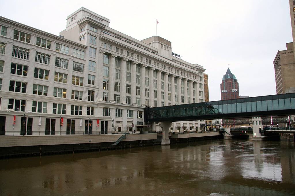 Riverwalk Cafe | restaurant | 735 N Water St, Milwaukee, WI 53202, USA | 4143341150 OR +1 414-334-1150