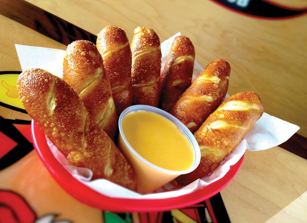 Wings Etc. | restaurant | 870 Lima Rd, Kendallville, IN 46755, USA | 2603499464 OR +1 260-349-9464