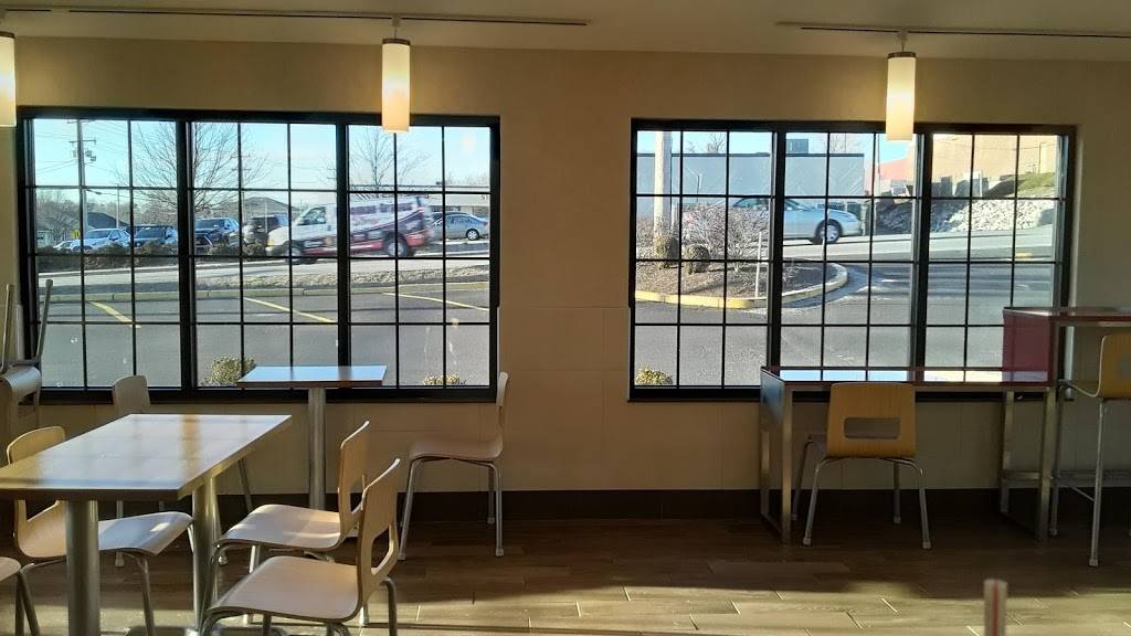 Wendys | restaurant | 62 Valley Rd, Middletown, RI 02842, USA | 4018493430 OR +1 401-849-3430