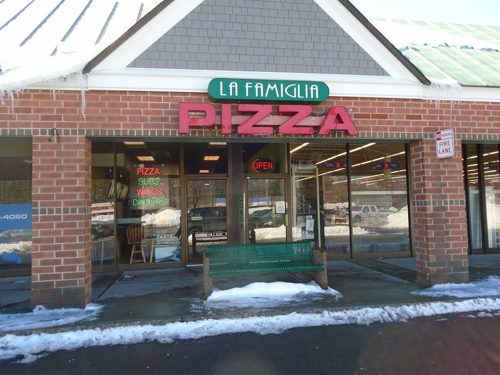 La Famiglia Pizza | restaurant | 1770 Central Ave, Colonie, NY 12205, USA | 5184521234 OR +1 518-452-1234