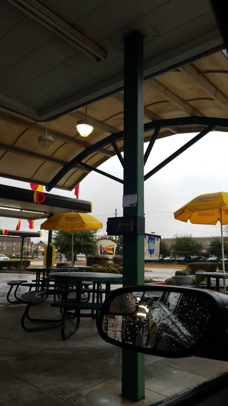 Sonic Drive-In | restaurant | 4810 Wilson Rd, Humble, TX 77396, USA | 2814411255 OR +1 281-441-1255