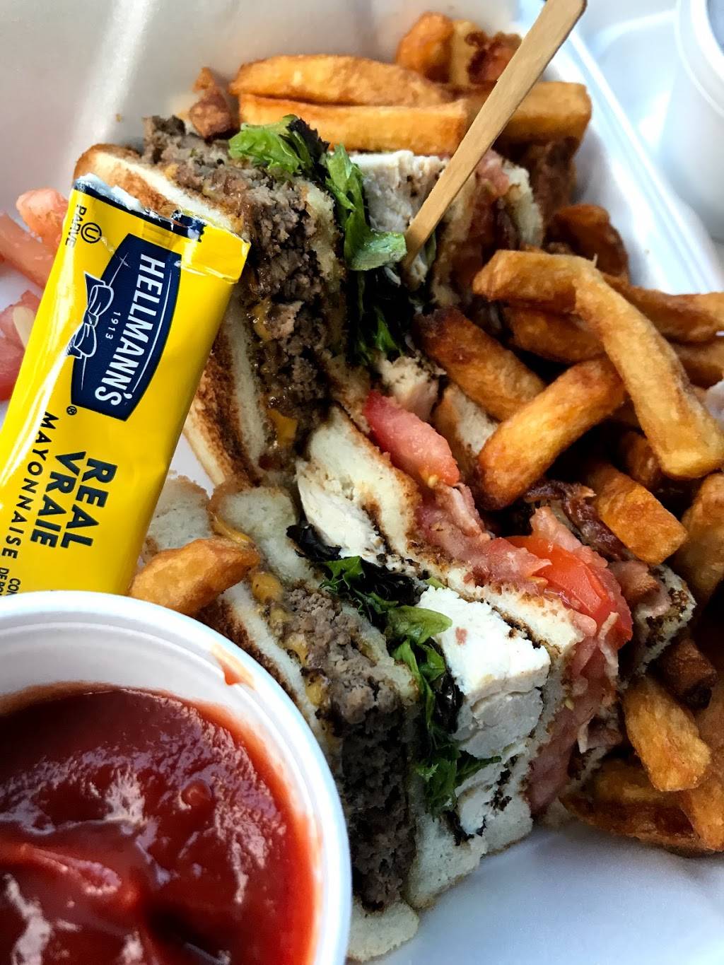 Restaurant LApéro | restaurant | 3 Chemin des Trois Lacs, Asbestos, QC J1T 3T2, Canada | 8198797000 OR +1 819-879-7000