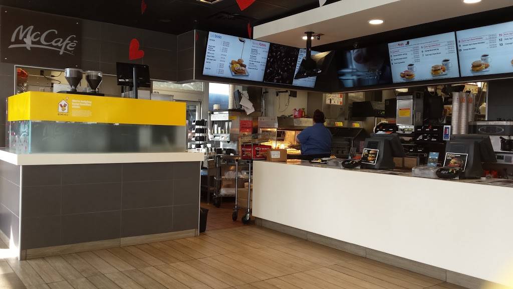 McDonalds | cafe | 10 W Water St, Pinckneyville, IL 62274, USA | 6183573756 OR +1 618-357-3756