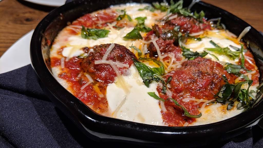 Village Tavern | restaurant | 1903 Westridge Rd, Greensboro, NC 27410, USA | 3362823063 OR +1 336-282-3063