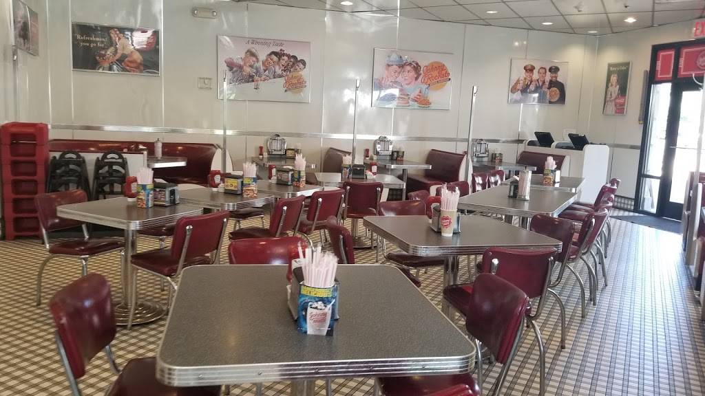 Johnny Rockets | restaurant | 1002 The Arches Cir, Deer Park, NY 11729, USA | 6315957090 OR +1 631-595-7090