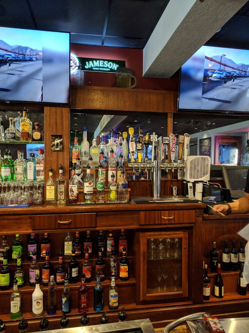 Valley Inn | restaurant | 24575 Valley Dr, Pleasant Valley, IA 52767, USA | 5633322300 OR +1 563-332-2300