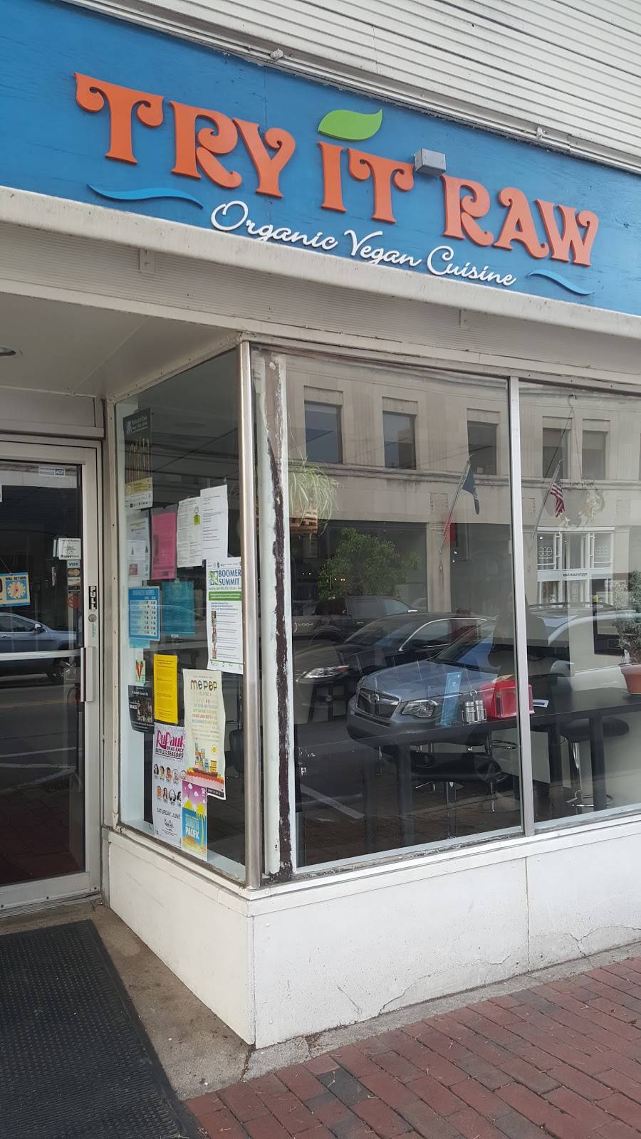 Try It Raw | restaurant | 213 E Maple Rd, Birmingham, MI 48009, USA | 2485936994 OR +1 248-593-6994